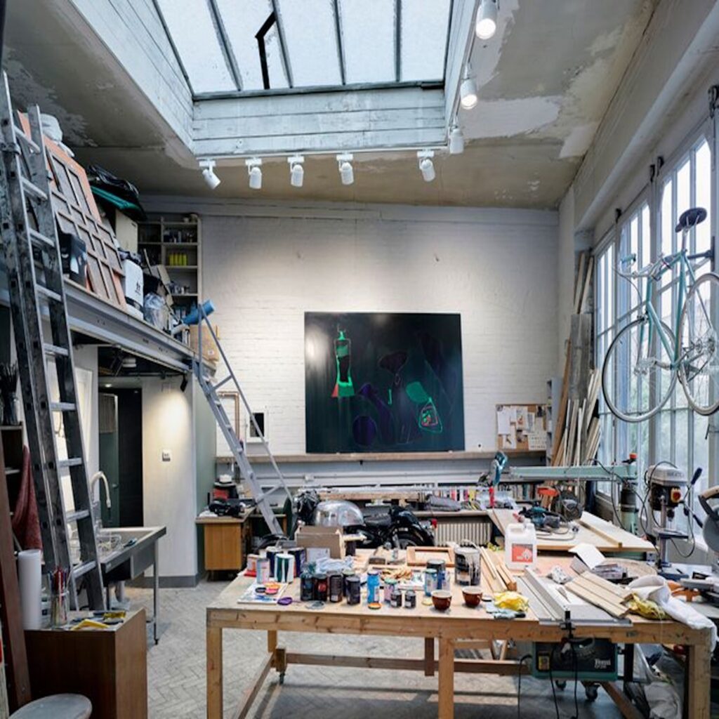 Как использовать антресоль с умом: 10 функциональных и стильных решений