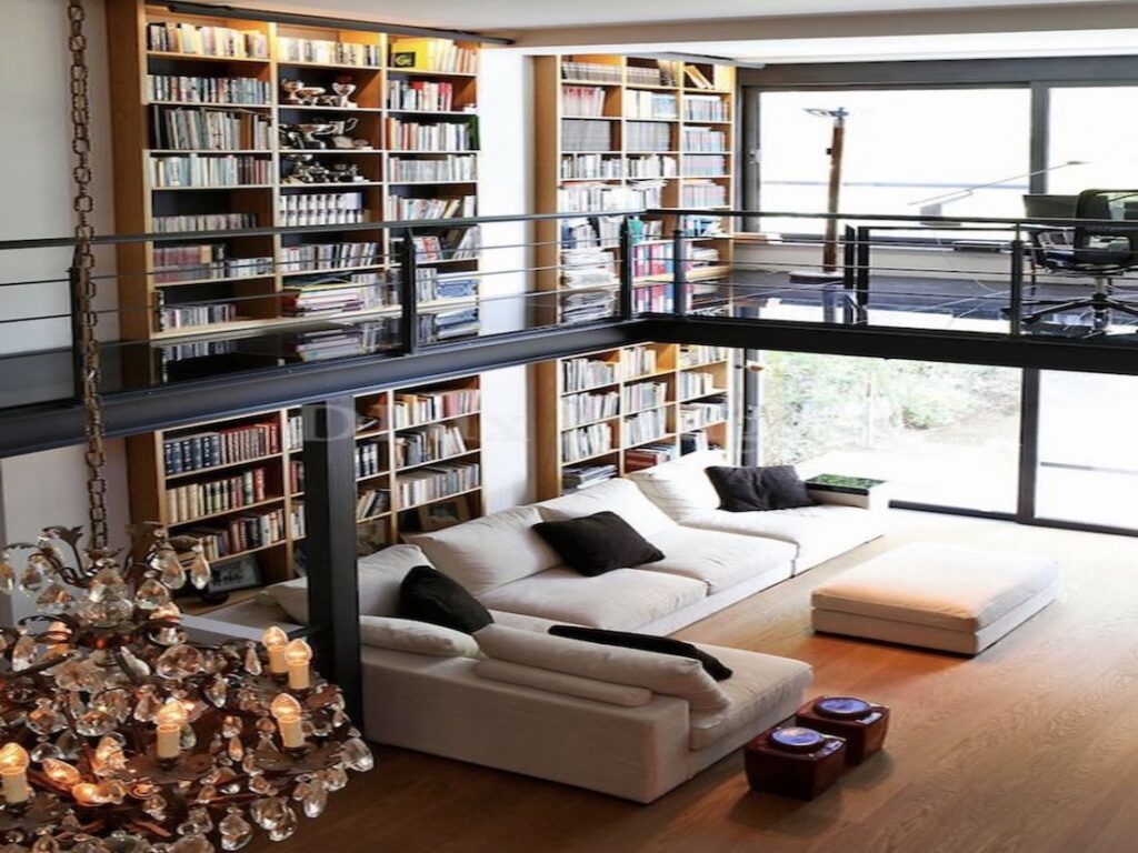 Как использовать антресоль с умом: 10 функциональных и стильных решений