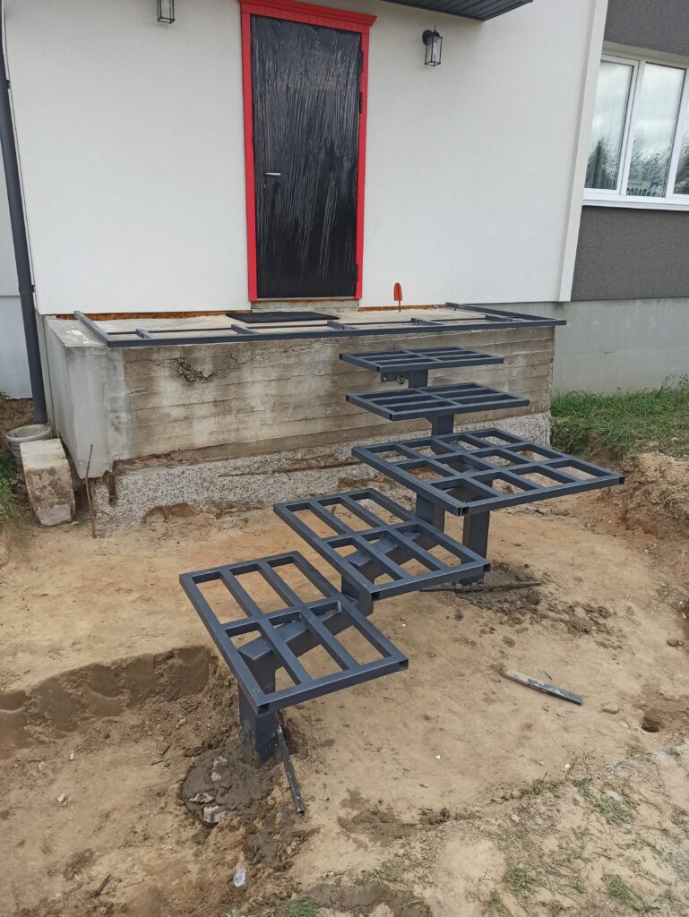 Крыльцо с парящими ступенями