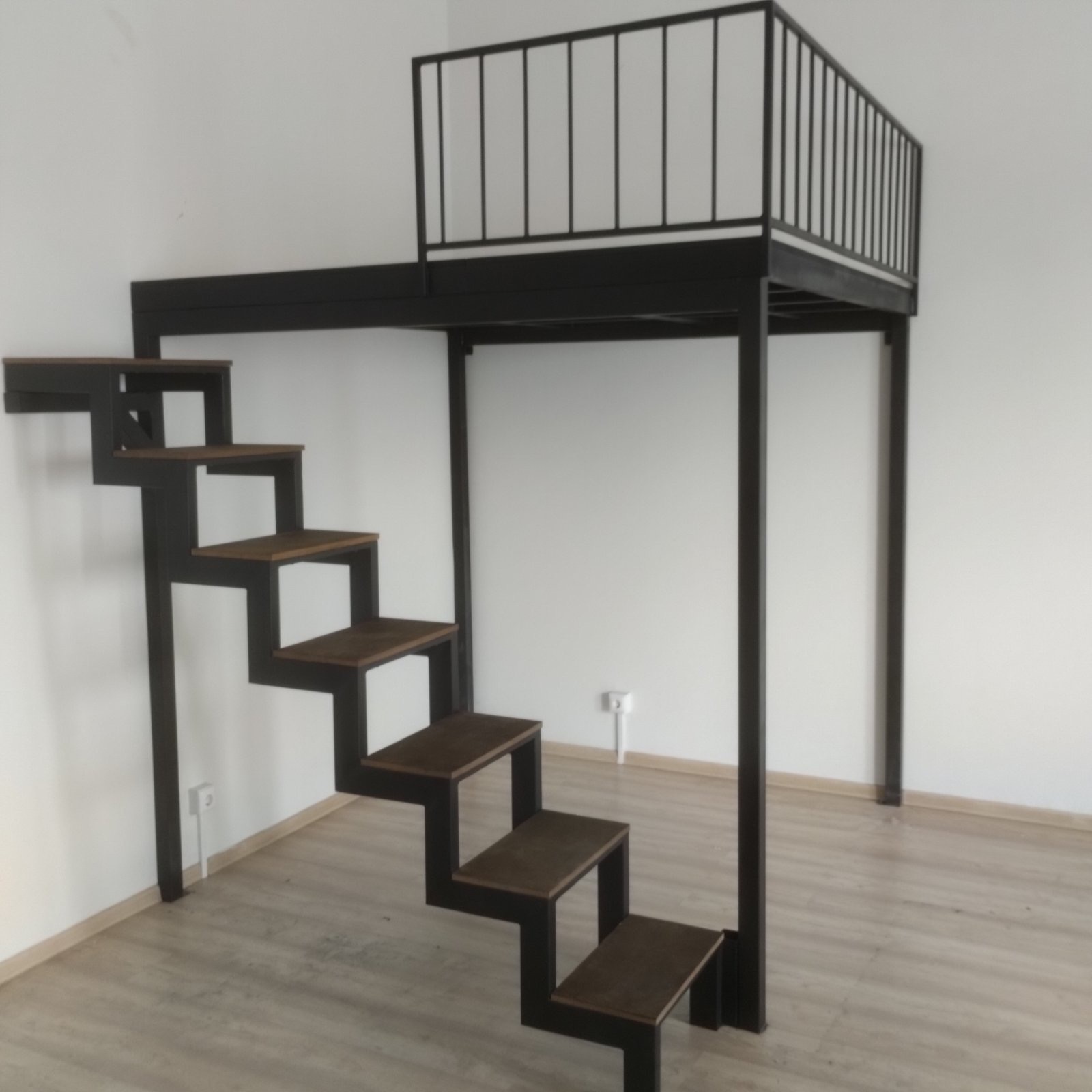 Спальня на антресольном этаже